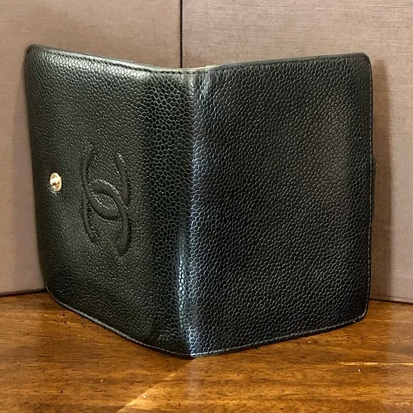 CHANEL Caviar Skin Wallet Black CC 二つ折財布 CHANEL Caviar Skin CC Logo Black Bifold Kiss Lock Wallet 3-1/2”x4-1/2”